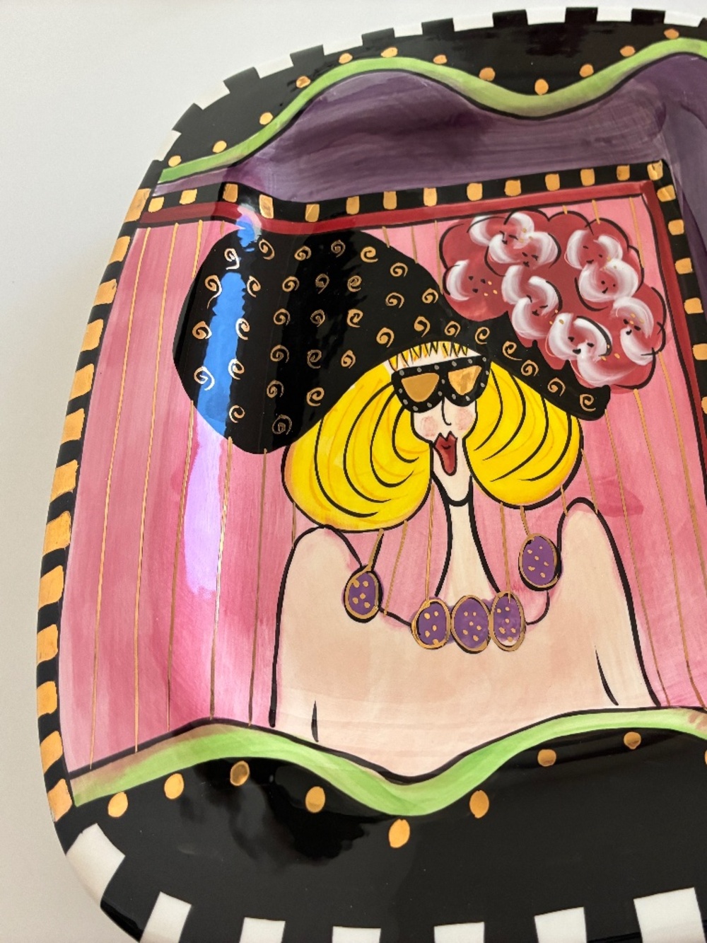 SQUARE PLATE WITH QUIRKY LADY